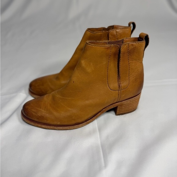 Kork-Ease Shoes - Kork Ease Mindo Ankle Boots, size 6.5. Small spot on upper- see pictures.
